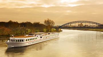 Cruise down the Elbe